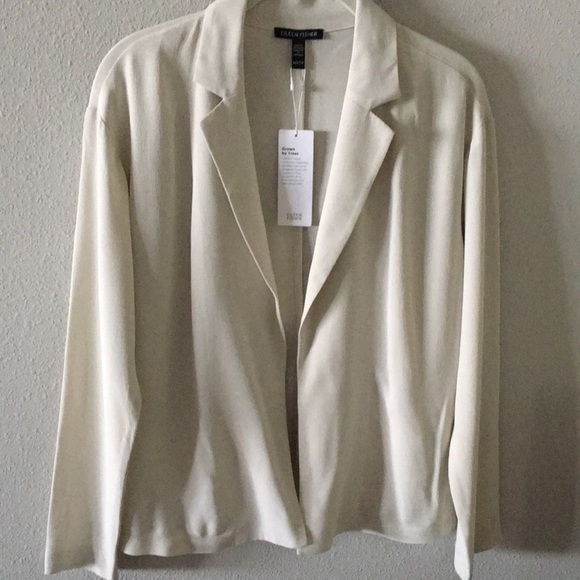 EILEEN FISHER TEXTURED CREPE NOTCH COLLAR JACKET - Picture 3 of 8